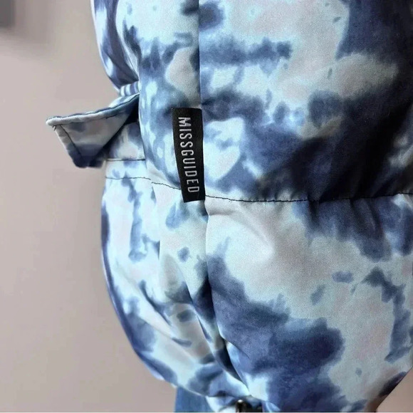 Missguided Women’s Blue Tie Dye Short Puffer Coat Size 2 - Picture 11 of 15